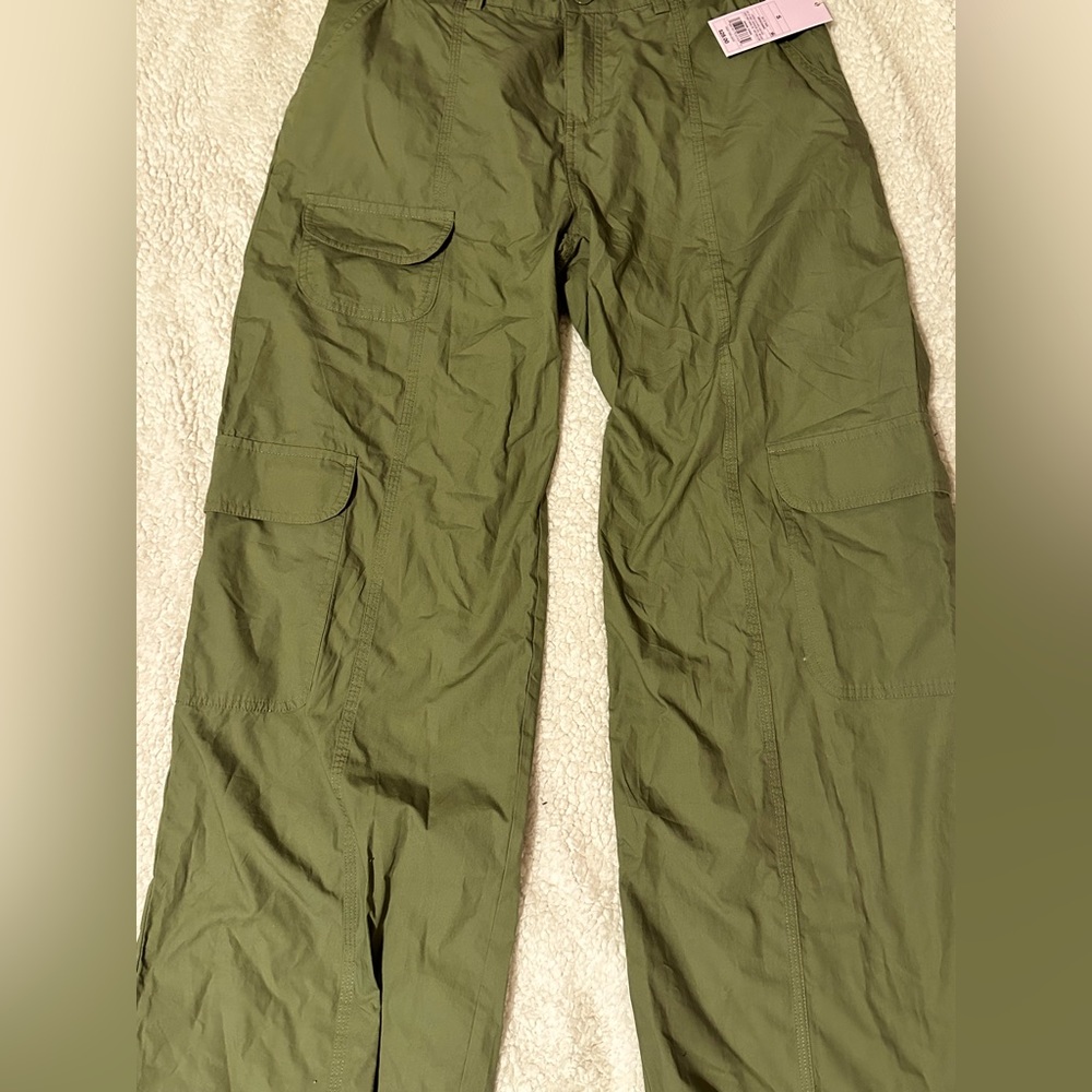 Green cargo pants